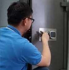 TELEFONO 24h   608 605 111 servicio asistencia tecnica apertura y reparación sin romper cajas fuertes, todas las marcas en España. 
¡¡¡ PRESUPUESTO GRATIS !!! .
Abrir y reparar su caja fuerte por WhatsApp ¡¡¡ Ya es posible !!! conectar telefonicamente 608 605 111 de asistencia tecnica y le pasaremos un presupuesto.
 Desconfien de las ¨visitas gratis¨ de cerrajeros no autorizados pida un presupuesto antes abrir y reparar su caja fuerte.Para ver nuestro servicio tecnico autorizado haz clic en SERVICIO TECNICO AUTORIZADO 
Servicios técnicos DYSS en: Madrid , Sevilla, Barcelona, Álava ,Albacete, Alicante, Almería, Asturias, Ávila, Badajoz, Burgos, Cáceres, Cádiz, Cantabria, Castellón, Ciudad Real, Córdoba, La Coruña, Cuenca, Gerona, Granada, Guadalajara, Guipúzcoa, Huelva, Huesca, Islas Baleares, Jaén, León, Lérida, Lugo, Málaga, Murcia, Navarra, Ourense, Palencia, Las Palmas, Pontevedra, La Rioja, Salamanca, Segovia, Soria, Tarragona, Teruel, Toledo, Valencia, Valladolid, Vizcaya, Zamora y Zaragoza
Expertos en apertura y reparación de las marcas: FICHET, FAC, ARFE, BTV GRUBER, , NORSEFI, ZUBIGARAY, PHOENIX, ALBASANZ, ZEUS 21, FAC, FICHET, OLLE, CONFORTI, DUARTE, LOPEZ E HIJOS ,LOPEZ HERMANOS, TECNOEXPRESS, TECNOSEFI, DRAGOSANZ, SPS, CETASA, LÓPEZ, FUTURA, HÉCTOR, DRACO, ANLOAR ,GALLEGO, MAÑAC , CISA, TOBER, MOSLER, SOLER, PADRÓS, ARISÓ, KEILOR, LIPS, ARTÉS, CAMANO, PIBERNAT, RUDYMAYER, ELSAFE, ROSENGREENS, HADAK, CHUBB, TROCCA 2000, TRABA, INFAC, IMPERATOR, SEFER, COBRA, LK, FERRIMAX…..
Servicio tecnico oficial DYSS en todas las provincias PRESUPUESTO GRATIS Precio mas barato garantizado COPRUEBELO. Desconfien de las ¨visitas gratis¨ de cerrajeros no autorizados pida un presupuesto antes Abrir y reparar su caja fuerte
Nuestros técnicos están acreditados para abrir cajas fuertes por UCES (Unión de cerrajeros de seguridad España). Podemos abrir cualquier caja fuerte grande o pequeña. Ofrecemos la reparación y el mantenimiento  en todas las marcas de cajas fuertes y pueden realizar cambios de combinación si su seguridad ha sido comprometida.
Más información de nuestro servicio tecnico cajas fuertes haz clic aquí S.A.T  
UN TECNICO EXPERTO EN CAJAS FUERTES ES LA MEJOR OPCION
Tras años de esfuerzo y dedicación, hemos logrado una alta especialización en la manipulación y reparación de cajas fuertes y otros muchos productos relacionados con la seguridad.  Nuestros avales son una larga lista de clientes satisfechos, entre los que se encuentran: Entidades bancarias Empresas constructoras Aseguradoras Agencias de viaje Grandes constructoras Administraciones de lotería Gasolineras Joyerías Empresas de seguridad y muchos más
 
 