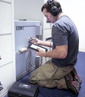 TELEFONO 24h   608 605 111 servicio asistencia tecnica apertura y reparación sin romper cajas fuertes, todas las marcas en España. 
¡¡¡ PRESUPUESTO GRATIS !!! .
Abrir y reparar su caja fuerte por WhatsApp ¡¡¡ Ya es posible !!! conectar telefonicamente 608 605 111 de asistencia tecnica y le pasaremos un presupuesto.
 Desconfien de las ¨visitas gratis¨ de cerrajeros no autorizados pida un presupuesto antes abrir y reparar su caja fuerte.Para ver nuestro servicio tecnico autorizado haz clic en SERVICIO TECNICO AUTORIZADO
 Servicios técnicos DYSS en: Madrid , Sevilla, Barcelona, Álava ,Albacete, Alicante, Almería, Asturias, Ávila, Badajoz, Burgos, Cáceres, Cádiz, Cantabria, Castellón, Ciudad Real, Córdoba, La Coruña, Cuenca, Gerona, Granada, Guadalajara, Guipúzcoa, Huelva, Huesca, Islas Baleares, Jaén, León, Lérida, Lugo, Málaga, Murcia, Navarra, Ourense, Palencia, Las Palmas, Pontevedra, La Rioja, Salamanca, Segovia, Soria, Tarragona, Teruel, Toledo, Valencia, Valladolid, Vizcaya, Zamora y Zaragoza
Expertos en apertura y reparación de las marcas: FICHET, FAC, ARFE, BTV GRUBER, , NORSEFI, ZUBIGARAY, ALBASANZ, ZEUS 21, FAC, FICHET, OLLE, CONFORTI, DUARTE, TECNOEXPRESS, LOPEZ E HIJOS,LOPEZ HERMANOS,PHOENIX ,TECNOSEFI, DRAGOSANZ, SPS, CETASA, LÓPEZ, FUTURA, HÉCTOR, DRACO, GALLEGO, MAÑAC , CISA, TOBER, MOSLER, SOLER, PADRÓS, ARISÓ, KEILOR, LIPS, ARTÉS, CAMANO, PIBERNAT, RUDYMAYER, ELSAFE, ROSENGREENS, HADAK, CHUBB, TROCCA 2000, TRABA, INFAC, IMPERATOR, SEFER, COBRA, LK, FERRIMAX…..
Servicio tecnico oficial DYSS en todas las provincias PRESUPUESTO GRATIS Precio mas barato garantizado COPRUEBELO. Desconfien de las ¨visitas gratis¨ de cerrajeros no autorizados pida un presupuesto antes Abrir y reparar su caja fuerte
Nuestros técnicos están acreditados para abrir cajas fuertes por UCES (Unión de cerrajeros de seguridad España). Podemos abrir cualquier caja fuerte grande o pequeña. Ofrecemos la reparación y el mantenimiento  en todas las marcas de cajas fuertes y pueden realizar cambios de combinación si su seguridad ha sido comprometida.
Más información de nuestro servicio tecnico cajas fuertes haz clic aquí S.A.T  
UN TECNICO EXPERTO EN CAJAS FUERTES ES LA MEJOR OPCION
Tras años de esfuerzo y dedicación, hemos logrado una alta especialización en la manipulación y reparación de cajas fuertes y otros muchos productos relacionados con la seguridad.  Nuestros avales son una larga lista de clientes satisfechos, entre los que se encuentran: Entidades bancarias Empresas constructoras Aseguradoras Agencias de viaje Grandes constructoras Administraciones de lotería Gasolineras Joyerías Empresas de seguridad y muchos más
 
 
 
 
 
 
 